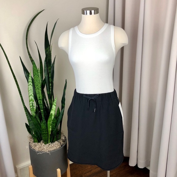 lululemon athletica Dresses & Skirts - Lululemon On The Fly Black Woven Skirt NWT